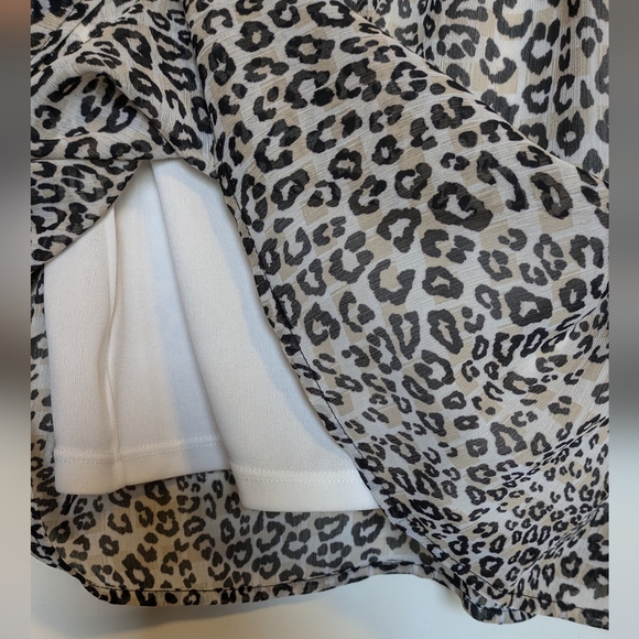 Sleeveless Cheetah Print Blouse - Small - Picture 3 of 7